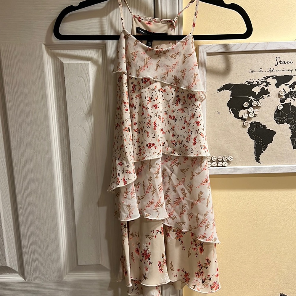 New with Tags White House Black Market Floral Tank Top Blouse Size Medium!